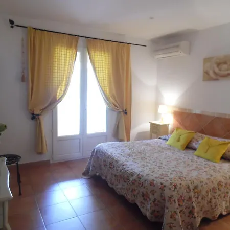 Locations Rocca Rossa Palombaggia Classees 3 Etoiles Couette-café