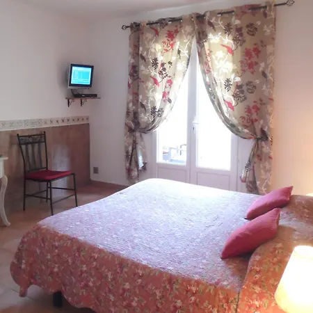 Locations Rocca Rossa Palombaggia Classees 3 Etoiles Couette-café